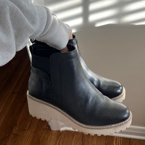 BLACK DOLCE VITA BOOTIES SIZE 7 BARELY WORN